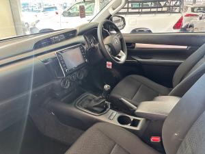 Toyota Hilux 2.4GD-6 single cab Raider manual - Image 7