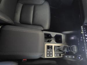 Toyota Land Cruiser Prado 2.8GD VX-R - Image 12