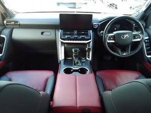 Toyota Land Cruiser 300 3.3D GR-Sport - Image 6