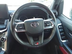 Toyota Land Cruiser 300 3.3D GR-Sport - Image 8