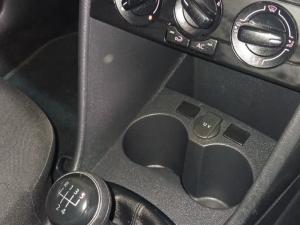Volkswagen Polo Vivo 1.4 Trendline - Image 12