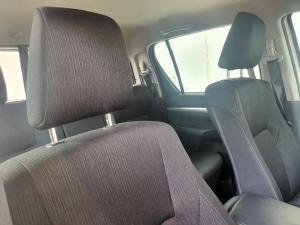 Toyota Hilux 2.4GD-6 double cab Raider manual - Image 10