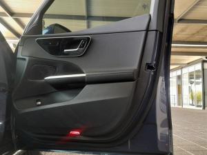 Mercedes-Benz C-Class C200 Avantgarde - Image 9