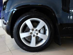 Land Rover Defender 110 D300 X-Dynamic HSE - Image 12