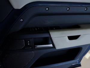 Land Rover Defender 110 D300 X-Dynamic HSE - Image 29