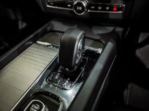 Volvo XC60 B5 AWD Essential - Image 9