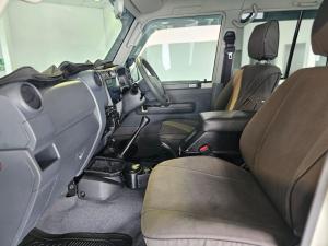 Toyota Land Cruiser 79 4.5D-4D V8 double cab LX - Image 20
