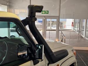Toyota Land Cruiser 79 4.5D-4D V8 double cab LX - Image 21