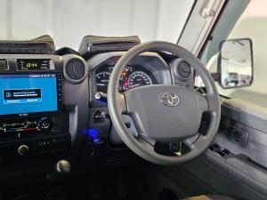 Toyota Land Cruiser 79 4.5D-4D V8 double cab LX - Image 23