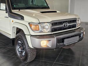 Toyota Land Cruiser 79 4.5D-4D V8 double cab LX - Image 2