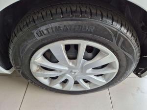 Renault Clio IV 900T Authentique 5-Door - Image 13