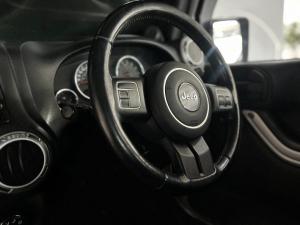 Jeep Wrangler Unlimited 3.6L Polar Edition - Image 10