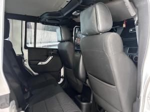 Jeep Wrangler Unlimited 3.6L Polar Edition - Image 12