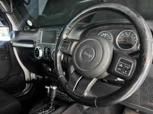 Jeep Wrangler Unlimited 3.6L Polar Edition - Image 14