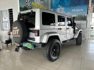 Jeep Wrangler Unlimited 3.6L Polar Edition - Image 2