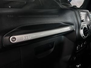 Jeep Wrangler Unlimited 3.6L Polar Edition - Image 5