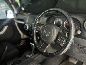 Jeep Wrangler Unlimited 3.6L Polar Edition - Image 8