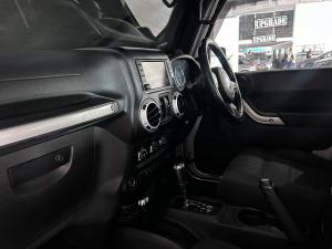 Jeep Wrangler Unlimited 3.6L Polar Edition - Image 9