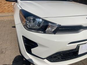 Kia Rio hatch 1.4 LS - Image 4