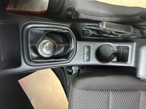 Toyota Hilux 2.4GD-6 Xtra cab Raider manual - Image 12