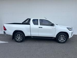Toyota Hilux 2.4GD-6 Xtra cab Raider manual - Image 3