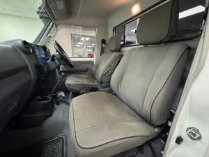 Toyota Land Cruiser 79 4.5D-4D LX V8 single cab - Image 7