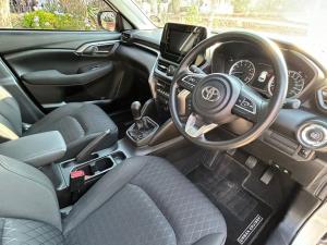 Toyota Urban Cruiser 1.5 XR manual - Image 7