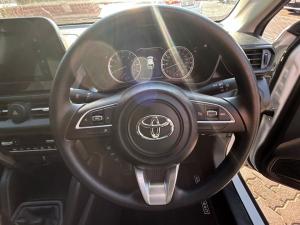 Toyota Urban Cruiser 1.5 XR manual - Image 8