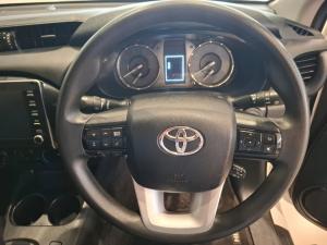 Toyota Hilux 2.4 GD-6 Raider 4X4 automaticD/C - Image 8
