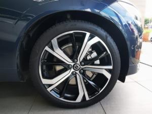 Volvo XC60 B5 AWD Ultimate Dark - Image 9