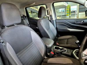 Nissan Navara 2.5DDTi double cab SE Plus manual - Image 10