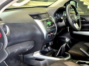 Nissan Navara 2.5DDTi double cab SE Plus manual - Image 13