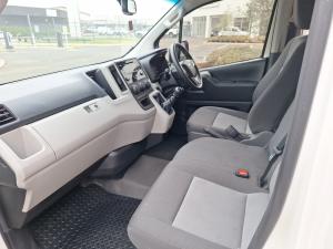 Toyota Quantum 2.8 SLWB panel van - Image 7