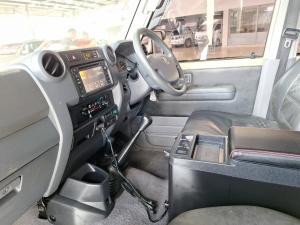 Toyota Land Cruiser 79 4.5D-4D V8 double cab LX - Image 7