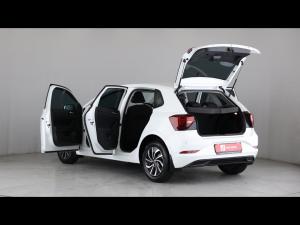 Volkswagen Polo hatch 1.0TSI Life manual - Image 8
