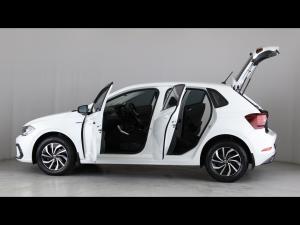 Volkswagen Polo hatch 1.0TSI Life manual - Image 9