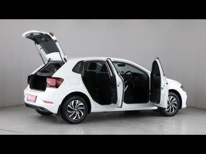 Volkswagen Polo hatch 1.0TSI Life manual - Image 14