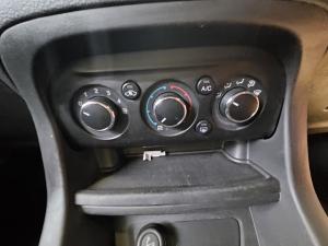 Ford Figo sedan 1.5 Trend - Image 13