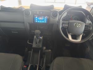 Toyota Landcruiser 76 2.8 GD-6 VX S/W automatic - Image 6
