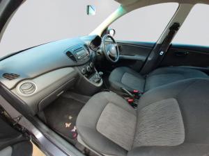 Hyundai i10 1.1 GLS/MOTION - Image 3