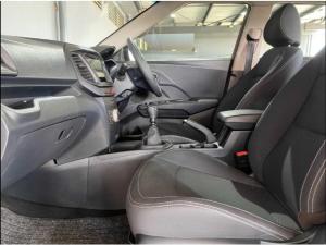 Mahindra XUV300 1.2T W4 SE - Image 12