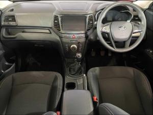 Mahindra XUV300 1.2T W4 SE - Image 6