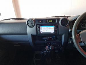 Toyota Land Cruiser 79 4.5D-4D V8 double cab LX - Image 11