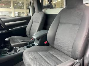 Toyota Hilux 2.4GD-6 single cab 4x4 Raider manual - Image 10