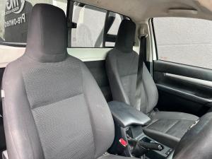 Toyota Hilux 2.4GD-6 single cab 4x4 Raider manual - Image 11