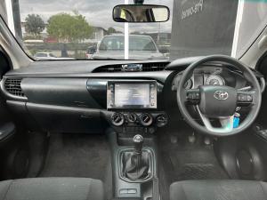 Toyota Hilux 2.4GD-6 single cab 4x4 Raider manual - Image 12