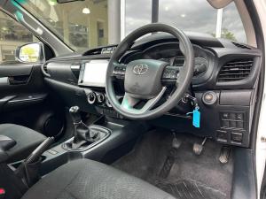 Toyota Hilux 2.4GD-6 single cab 4x4 Raider manual - Image 14