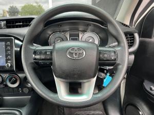 Toyota Hilux 2.4GD-6 single cab 4x4 Raider manual - Image 15