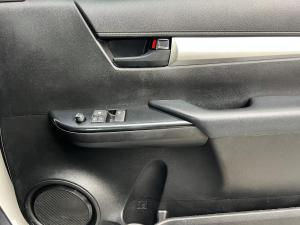 Toyota Hilux 2.4GD-6 single cab 4x4 Raider manual - Image 7