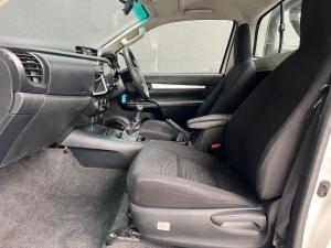 Toyota Hilux 2.4GD-6 single cab 4x4 Raider manual - Image 8